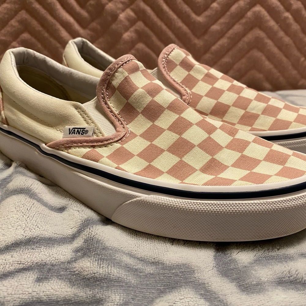 Pink (mauve) checkered slip-on Vans